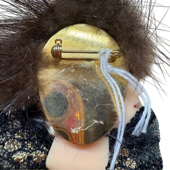 Vintage Faux Fur & Lace Face Brooch With Rhinestone Accent Pin - Picture 5 of 7